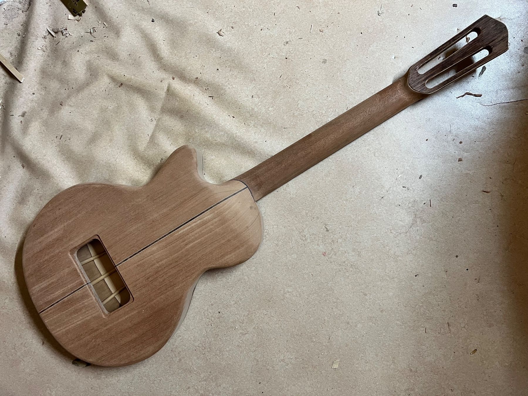 Instruments de musique: chitarra classica elettrica - elektro-klassische gitane – Défectueux à Minusio par Bolix 1