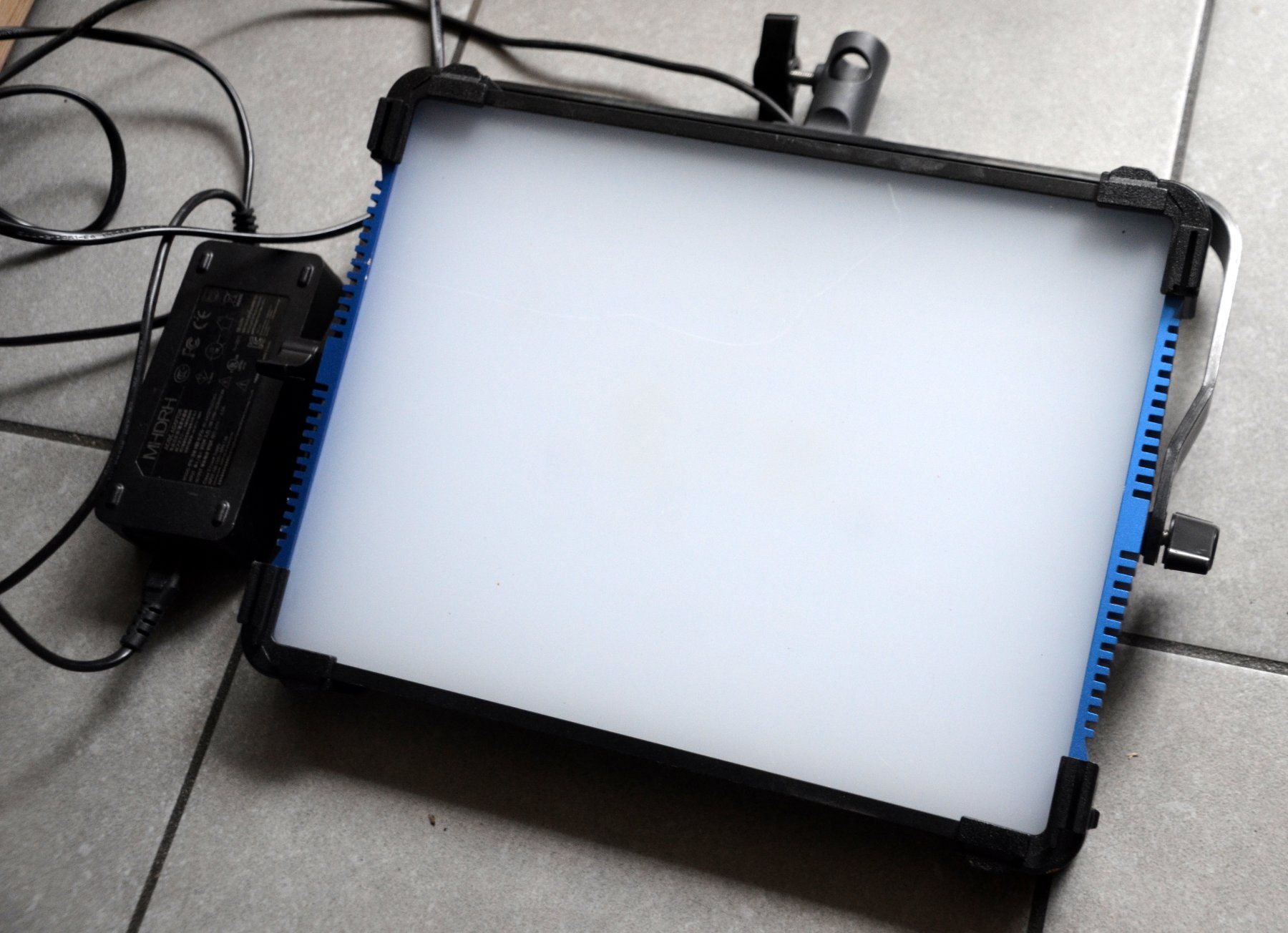 Lampade: Lampe Pixel P80 RGB 60W – Usato da Collonges venduto da arashee 2