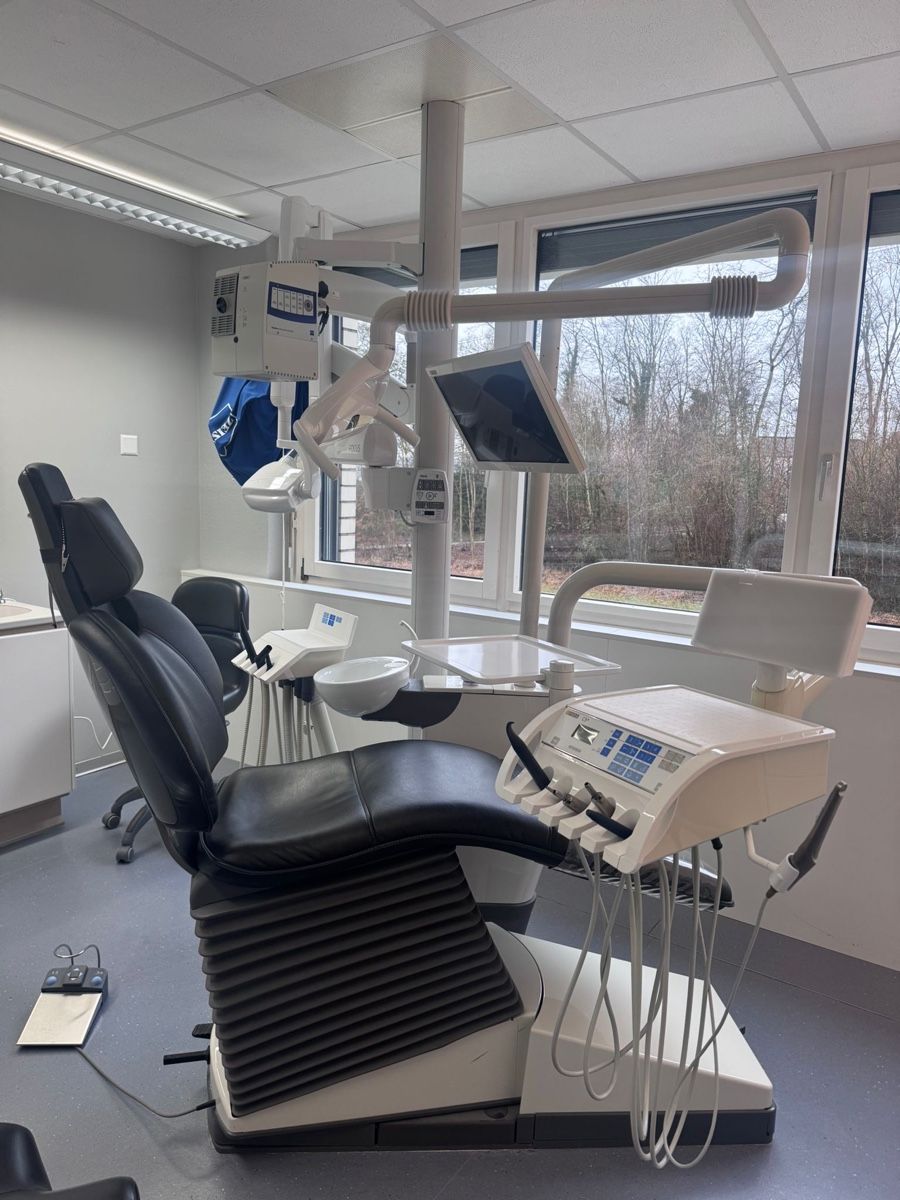 Dentsply Sirona Attrezzature mediche: Behandlungsstühle Zahnarztpraxis – Usato da Adligenswil venduto da cami9219 5
