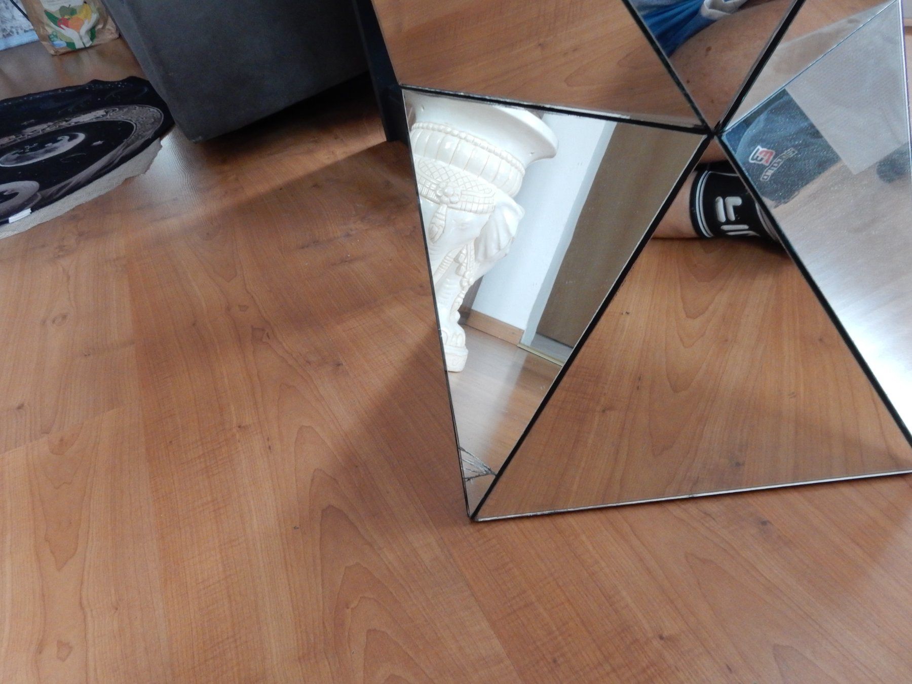 Tische: Beistelltisch Luxury Triangle 32x52cm – Gebraucht aus Balsthal von Subaru11 1