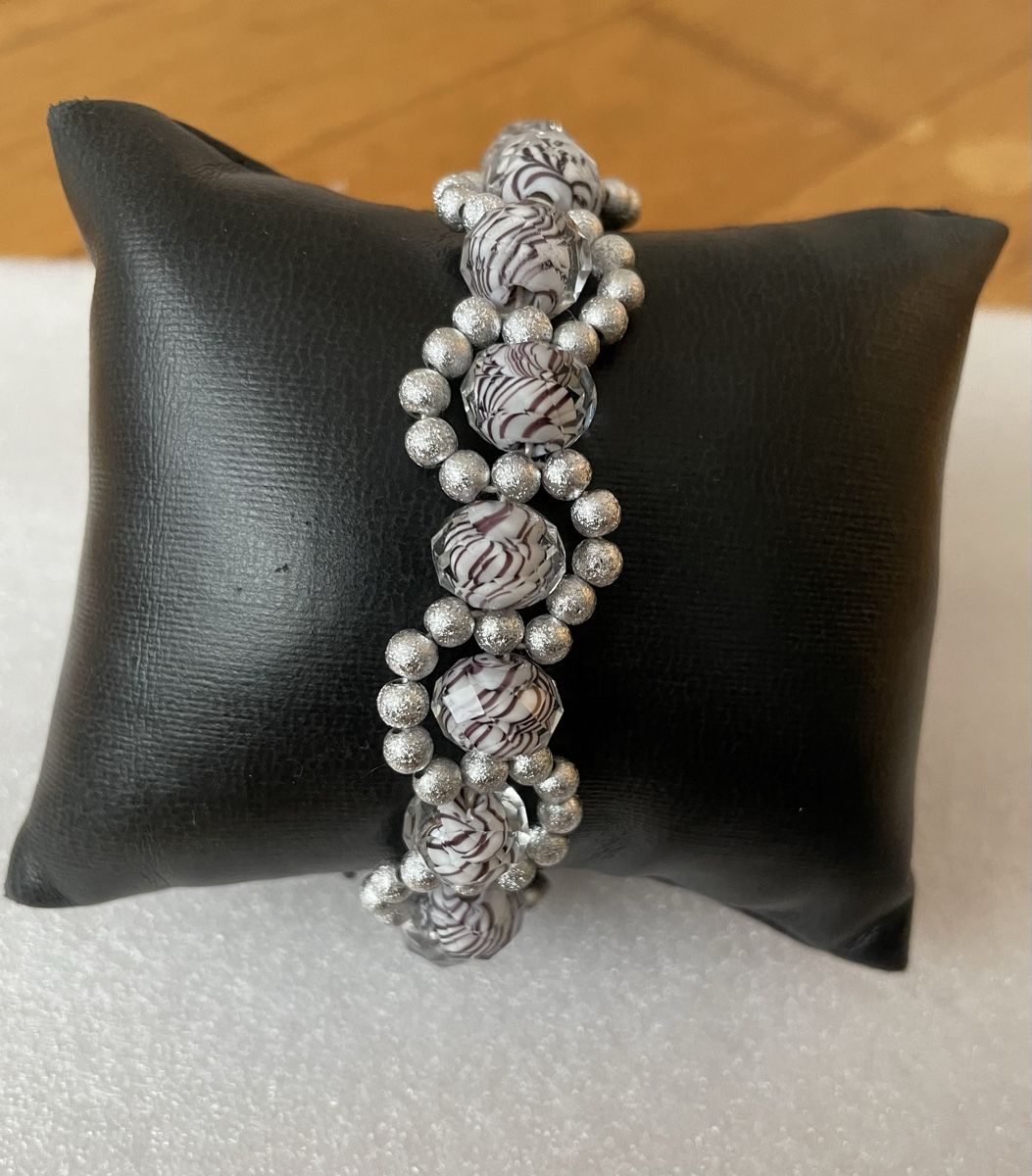 Armbänder & -reifen: Armband mit gestreiften Glasperlen, neu. – Neu (gemäss Beschreibung) aus Dietikon von Apel 2
