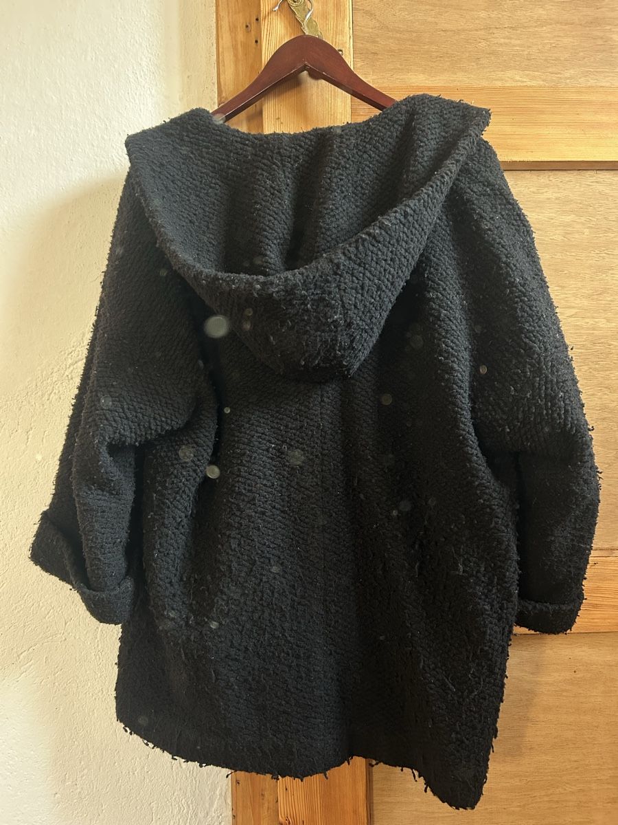 Cappotti: Black textured coat by the brand Obey – Usato da Ponte Capriasca venduto da noemi.slg 4