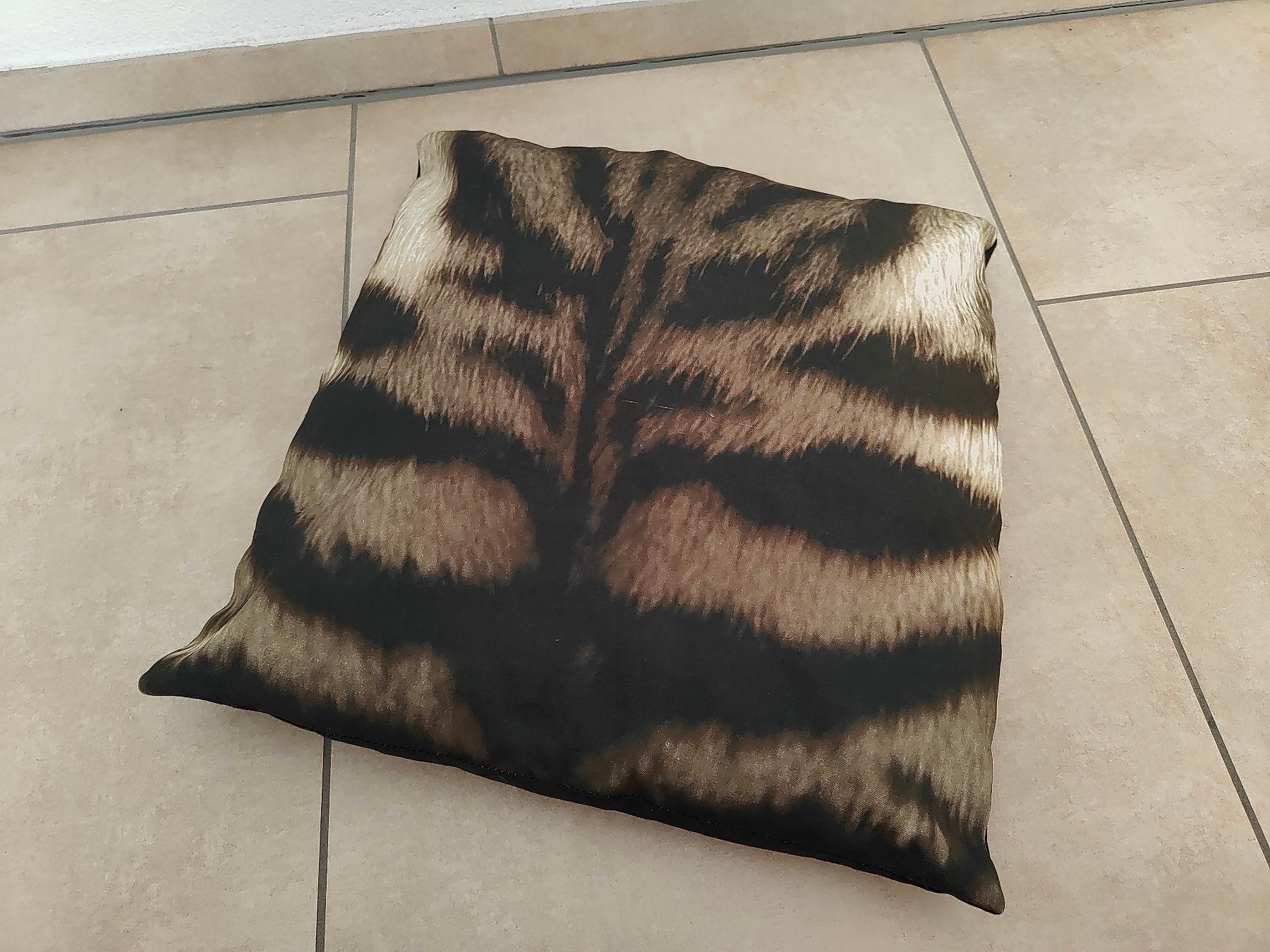 Cuscini: Tiger Kissen 36x36cm – Usato da Rickenbach b. Wil venduto da VeryLovelyThings 1