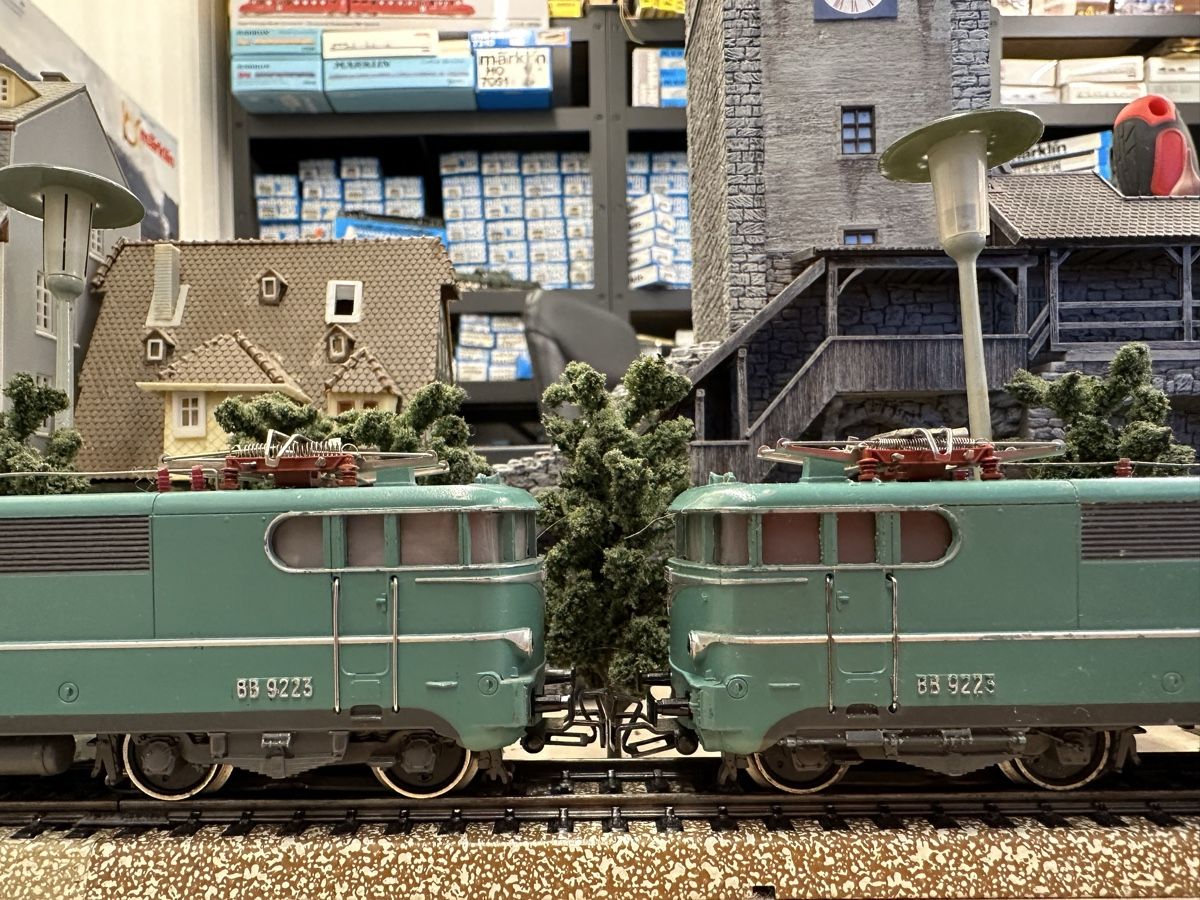 Märklin Modellini di ferrovie: Märklin 2x 3038 SNCF BB 9200 Doppeltraktion – Usato da Lupsingen venduto da New-Haven 1