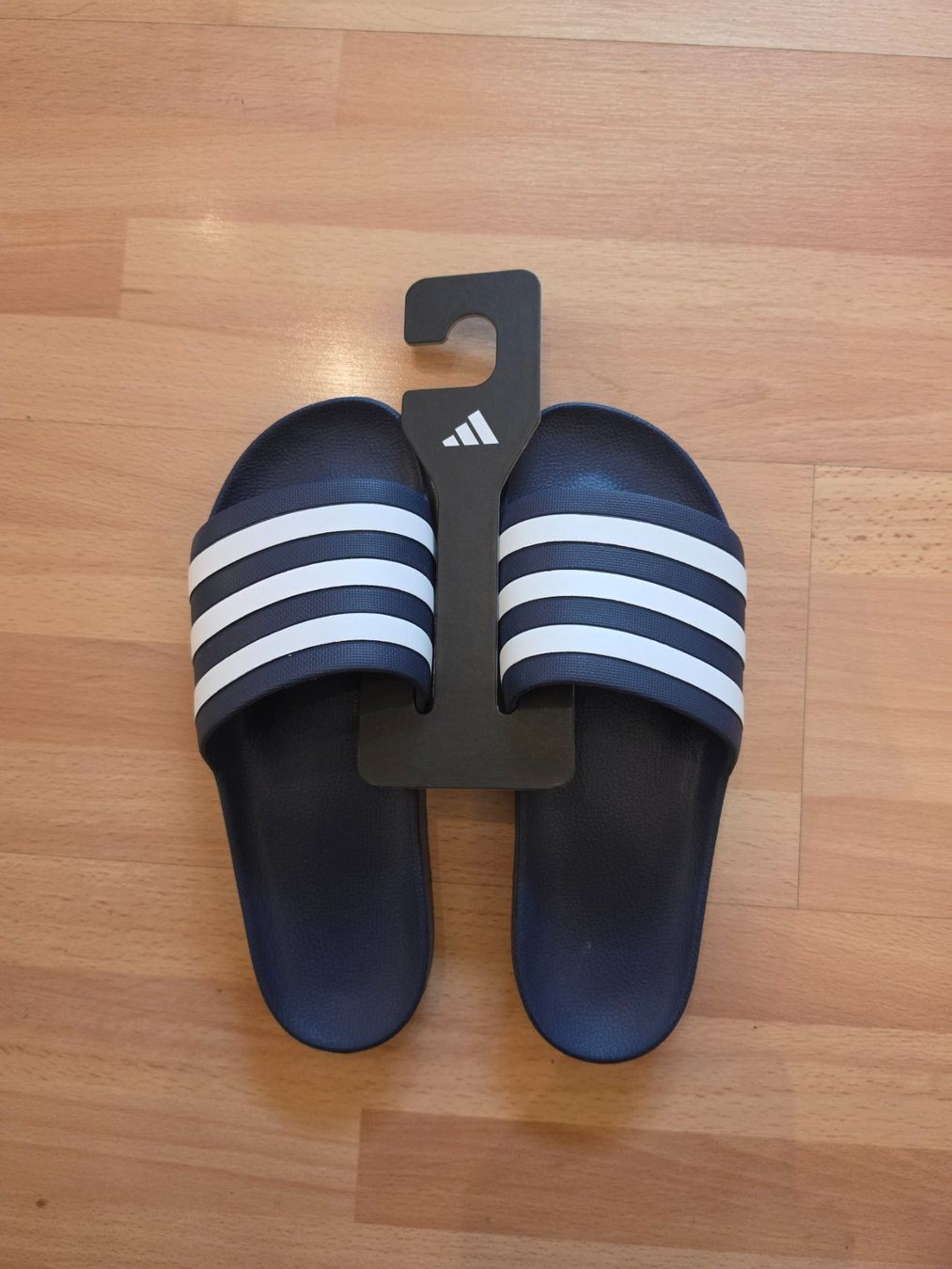 Adidas Chaussures hommes: Originale Adidas Adilette Grösse 44.5 – Neuf (Voir description) à Buchrain par Sssschaller