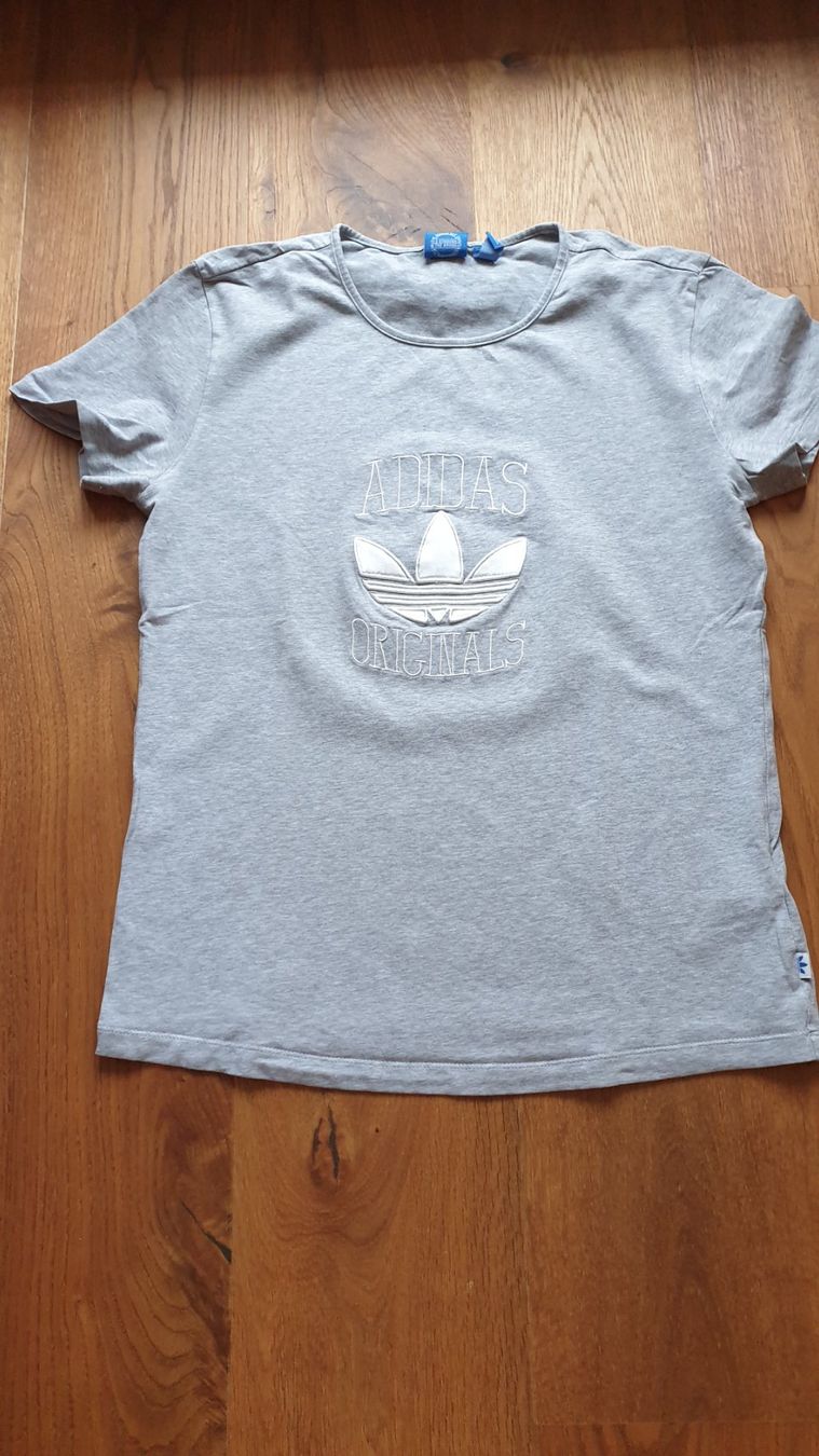 Adidas T-Shirts: Adidas T-Shirt grau, Grösse 42 – Gebraucht aus Bern von monbijou01