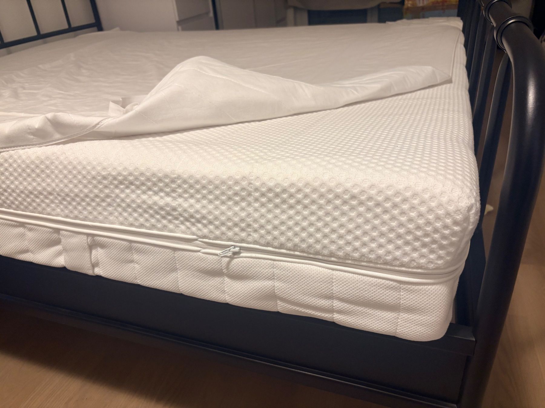 Ikea Betten: IKEA King size bed, single king size mattress and protector – Gebraucht aus Zürich von akh_7xjv 4