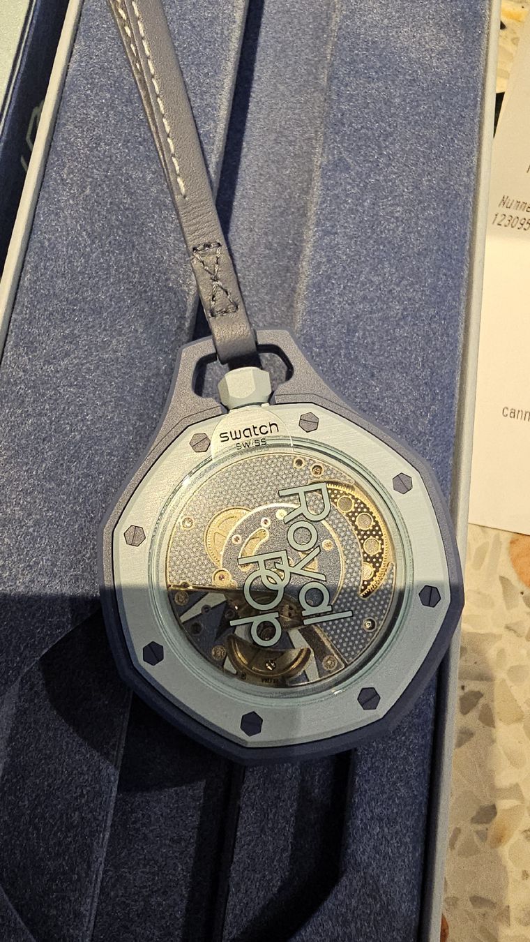 Swatch Montres: Royal Pop x Swatch ( LAN BA) 🩵💙🩵 avec facture 🩵💙🩵 – Neuf avec emballage d'origine à Gümligen par Badr3073 3