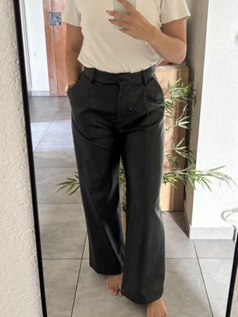 Pantalon simili cuir noir taille haute jambes larges Gr. S