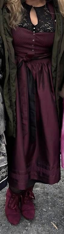 Vestiti: Dirndl mit Jacke & Accesoires – Usato da Dürnten venduto da suas87 4