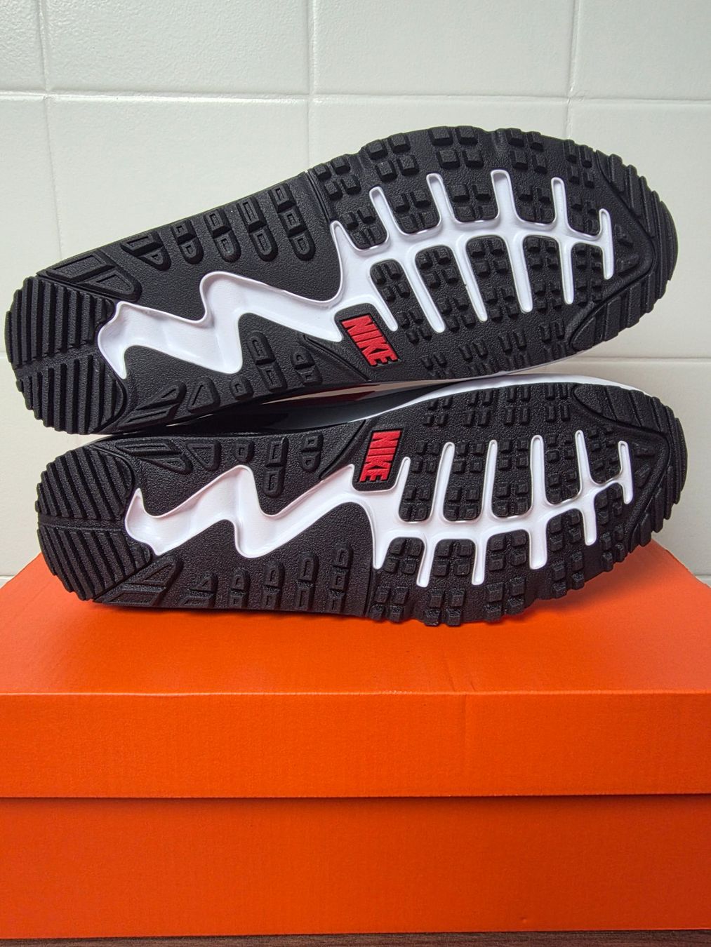 Nike Herrenschuhe: Nike Air Max 90 – Neu und originalverpackt aus Fleurier von dav_xx8y 5