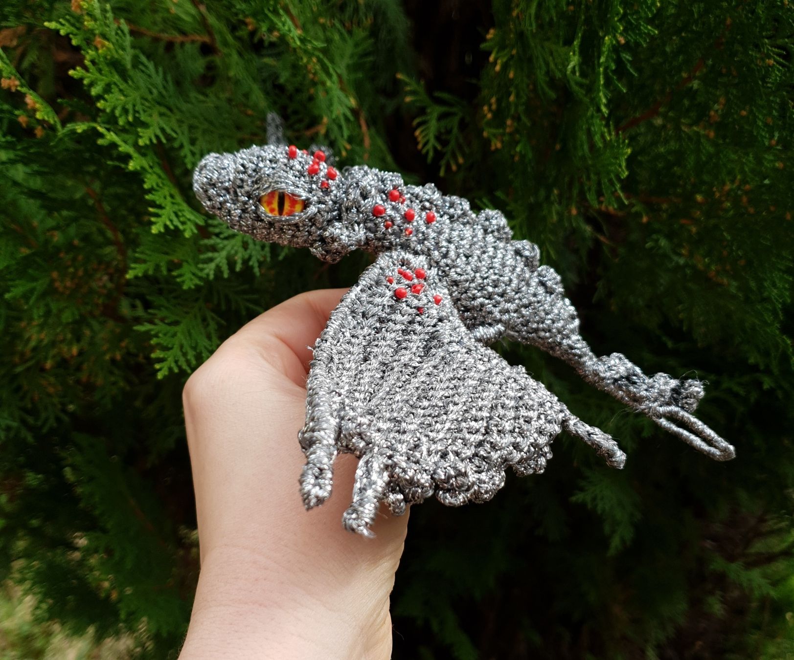Broches & Aiguilles: Gehäkelte Drache  Brosche  oder Dekor OOAK handmade silver – Neuf (Voir description) à Gelterkinden par Macrameed