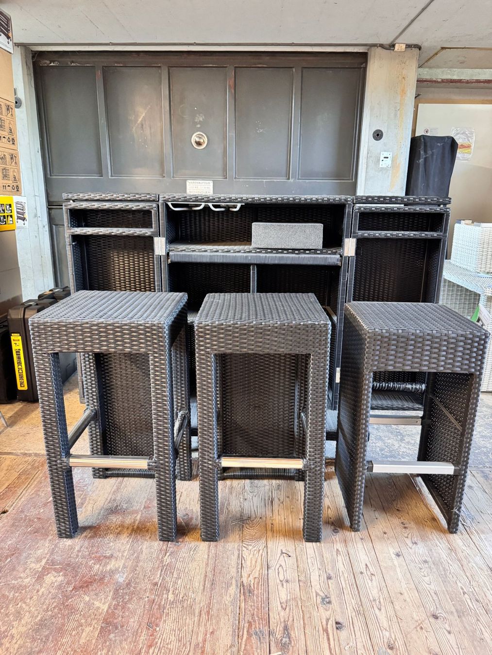 Allestimento di negozi e stand fieristici: Rattanmöbel Bar mit Hockern – Usato da Uznach venduto da handwerker_center 2