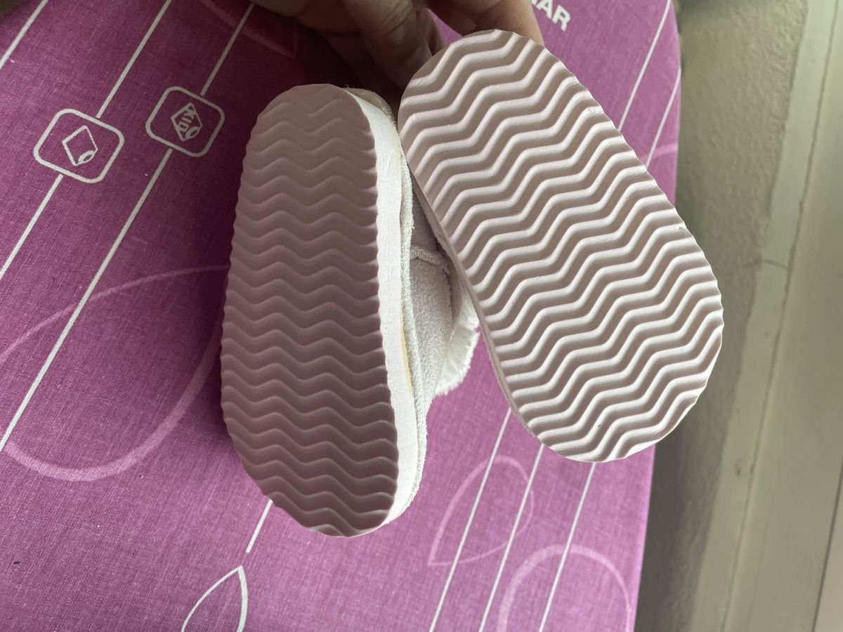 Scarpe per ragazze: Chaussures enfants taille 18 – Usato da Les Geneveys-sur-Coffrane venduto da pipocas2009 3