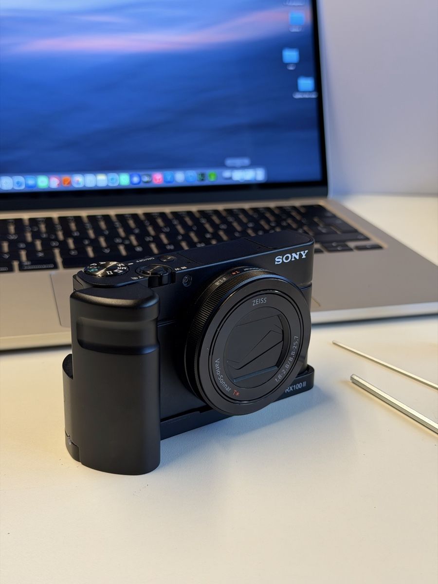 Sony Fotocamera: Sony RX100 III + 2 Batteries + Grip + Bag – Usato da Zürich venduto da idbronskiy 5
