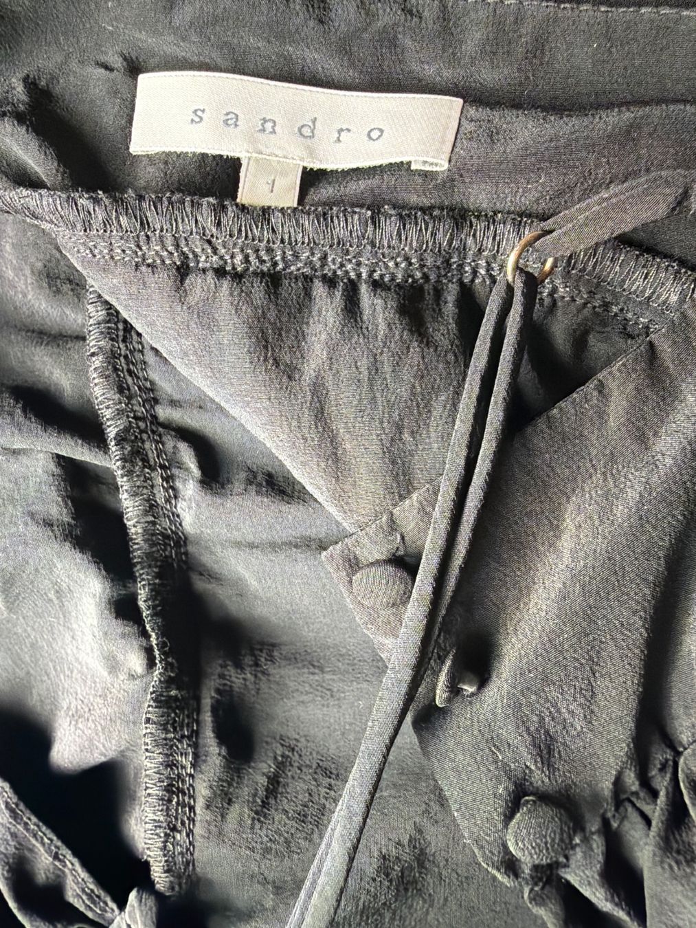 Sandro Tops: Sandro Seiden Top schwarz – Gebraucht aus Luzern von Chiara.9 4