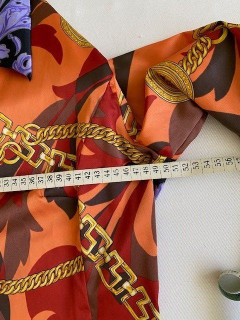 Versace Blusen: Versace Bluse ab CHF 1,- – Gebraucht aus Adligenswil von Propylon 4