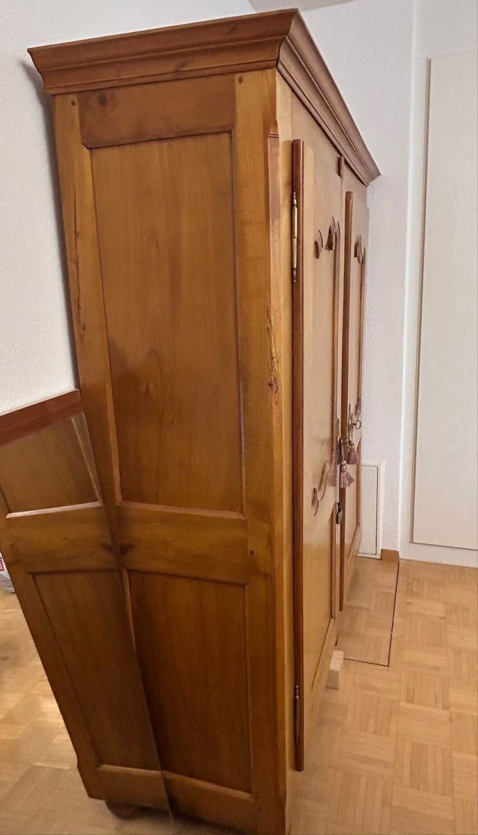Armadi: Wunderschöner Holzschrank – Usato da Bern venduto da schulz-duebi 2