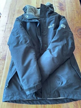 Sehr (!) warme Winterjacke Jack Wolfskin gefüttert, Grösse S