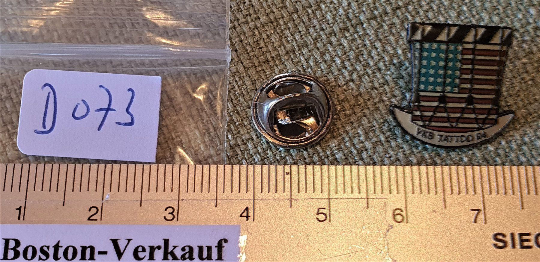 Placchette & Badge: D073 - Pin VKB Tattoo 1994 Basel  Nr. 065 – Usato da Reinach BL venduto da Boston-Verkauf 3