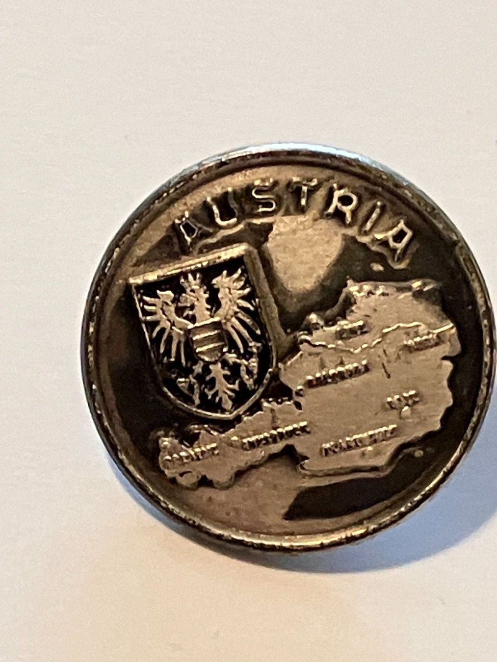 Plaketten & Abzeichen: 1 Pin Austria – Gebraucht aus Basel von djwwpp
