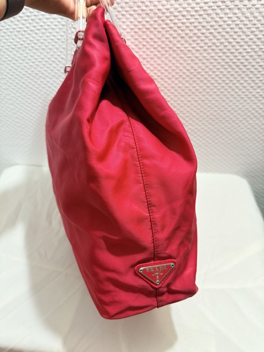 Prada Borse da donna: Prada Nylon Handbag Shoppers Acrylic Handle – Usato da Geneve venduto da DarlingVintage 1