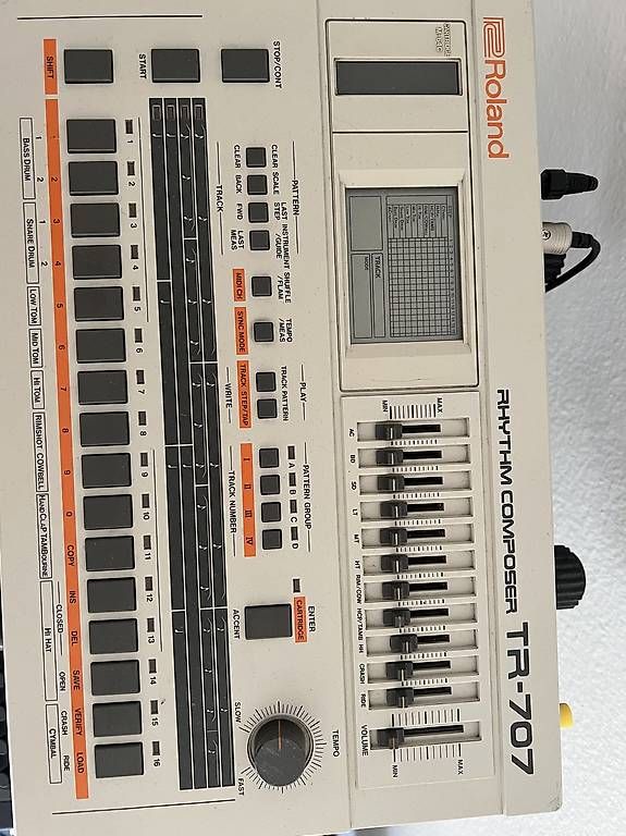 Roland Strumenti musicali: Roland Tr-707 Drummachine – Usato da Basel venduto da aleksbalks 1