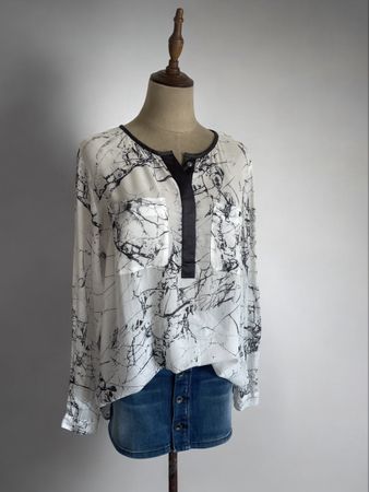 NILE atelier Bluse Marmor-Sujet Weiss Schwarz L 100% Viskose
