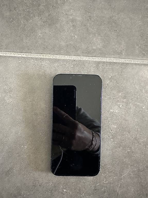 Portables: Iphone 14 – D'occasion à Basel par pau_s6pv 2