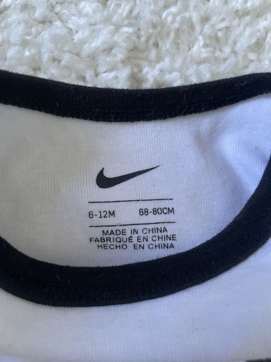 Lotti & Set di vestiti: Ensemble body et bonnet Nike taille 6-12 mois – Nuovo (secondo la descrizione) da Versoix venduto da Pti-pois 1