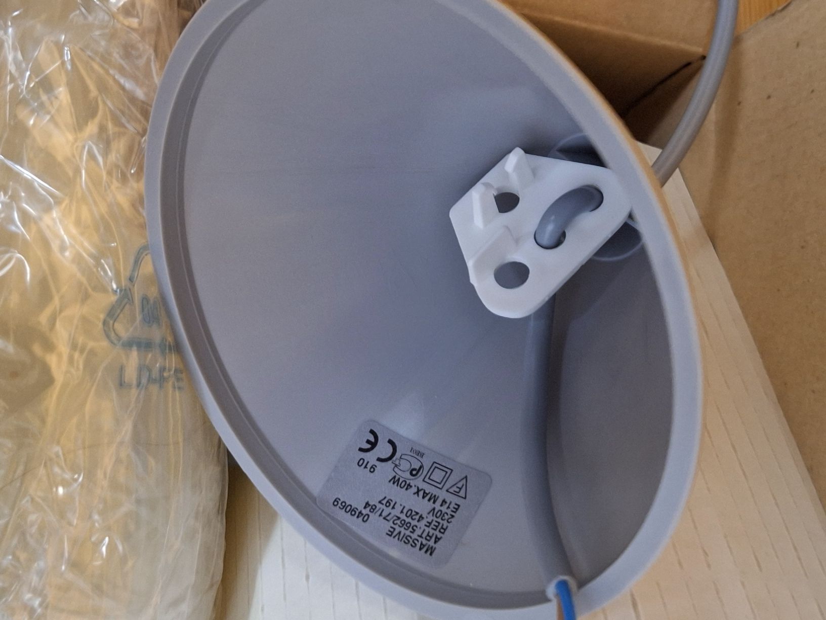 Lampadari & plafoniere: Pendelleuchte, gelbe Flasche – Nuovo (secondo la descrizione) da Niederglatt ZH venduto da Moeb-7 3