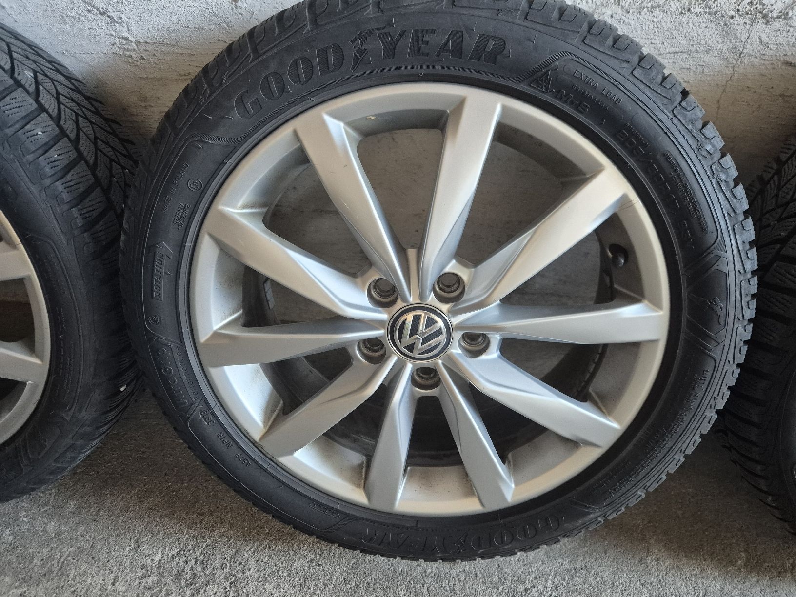 Pneus & Roues: Orginal VW Golf 7 Winterräder – D'occasion à Neuhausen am Rheinfall par Ado21 1