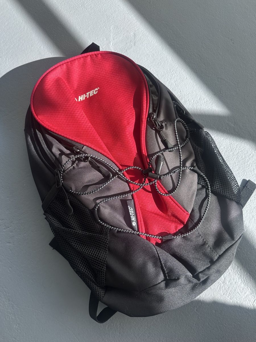 Rucksäcke: Zaino Hi-Tec rosso e nero - Ideale per le tue escursioni – Gebraucht aus Ascona von Dodaeffe
