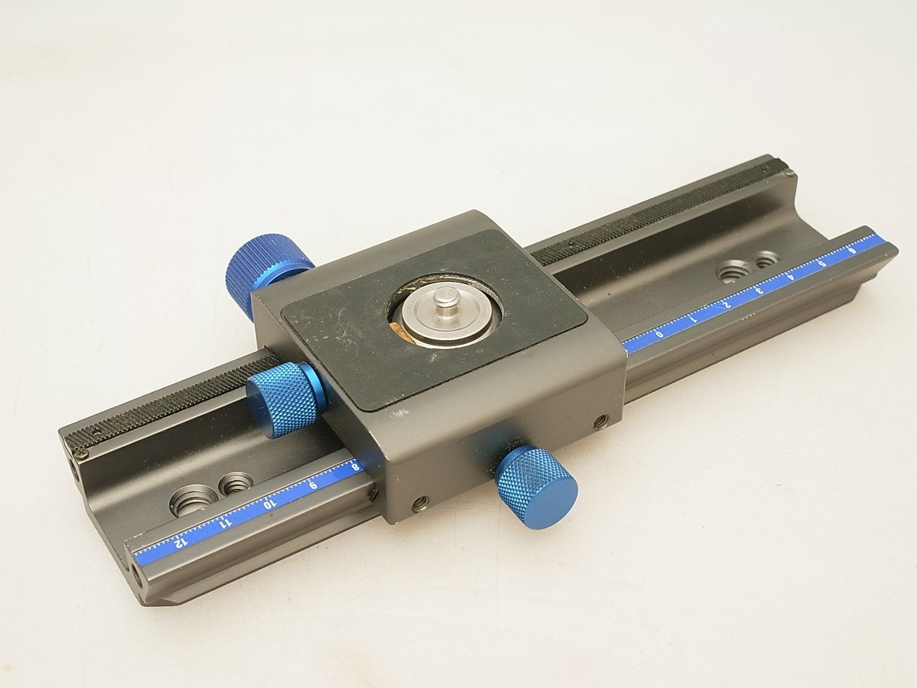 Novoflex Treppiedi & Teste: Novoflex Castel L & 2 Schrauben 1/4" #h1 – Usato da Dietikon venduto da Baro4