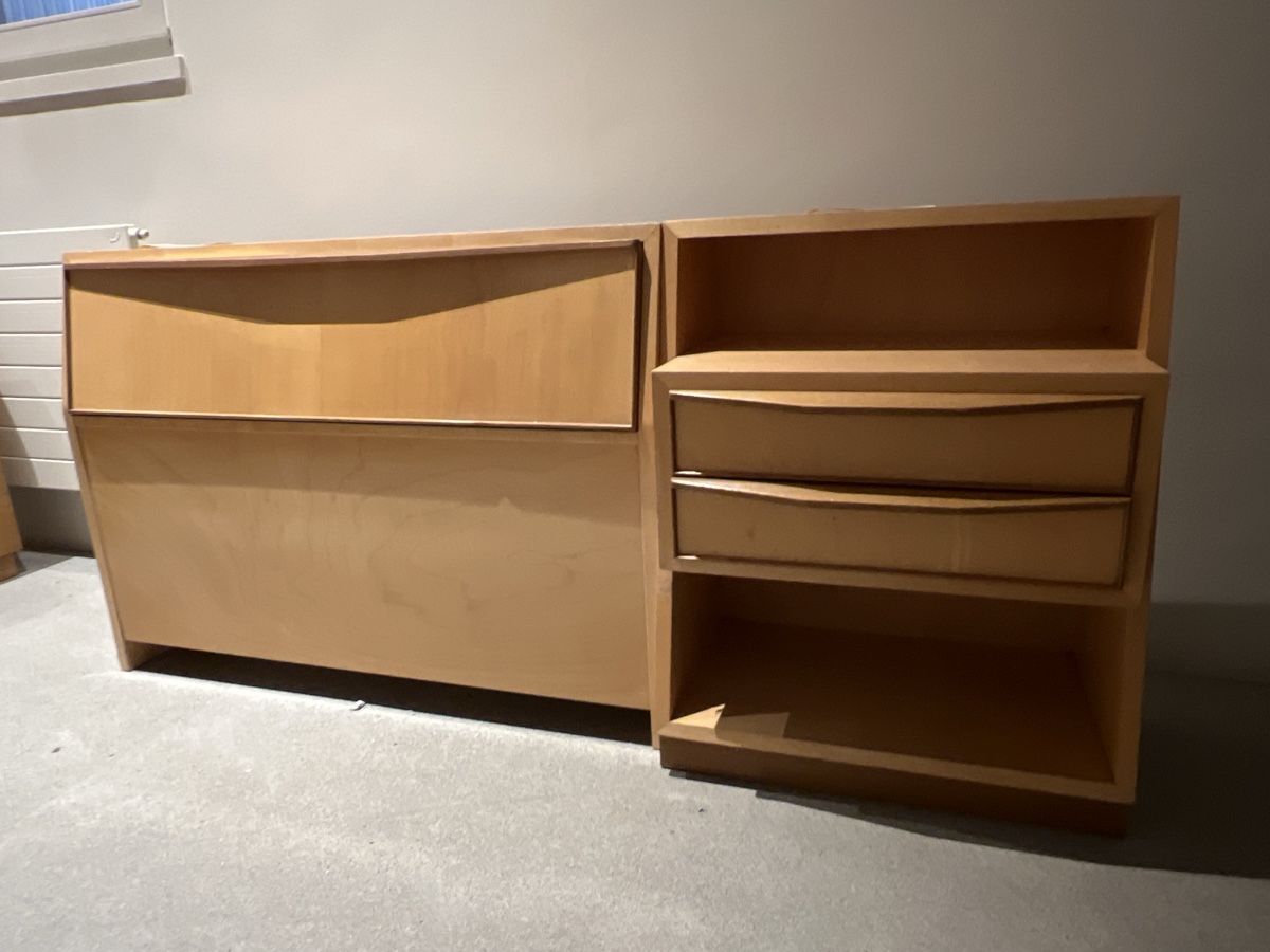 Comodini: Bettzeugkasten mit Nachttisch – Usato da Solothurn venduto da Spicar 5