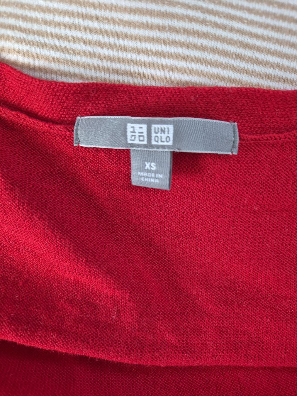 Uniqlo Maglioni & Felpe: Pulli Cardigan Uniqlo rot dünn – Usato da Fislisbach venduto da kio_x9dg 2