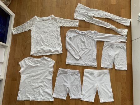 Kleiderpaket in Weiss Mädchen Grösse 122-128: 7 Teile