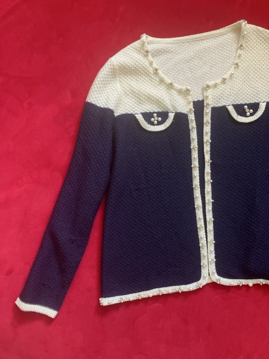 Giacche: Damen Strickjacke blau weiss Grösse M mit Perlen – Usato da Muralto venduto da jac_hkz5 1