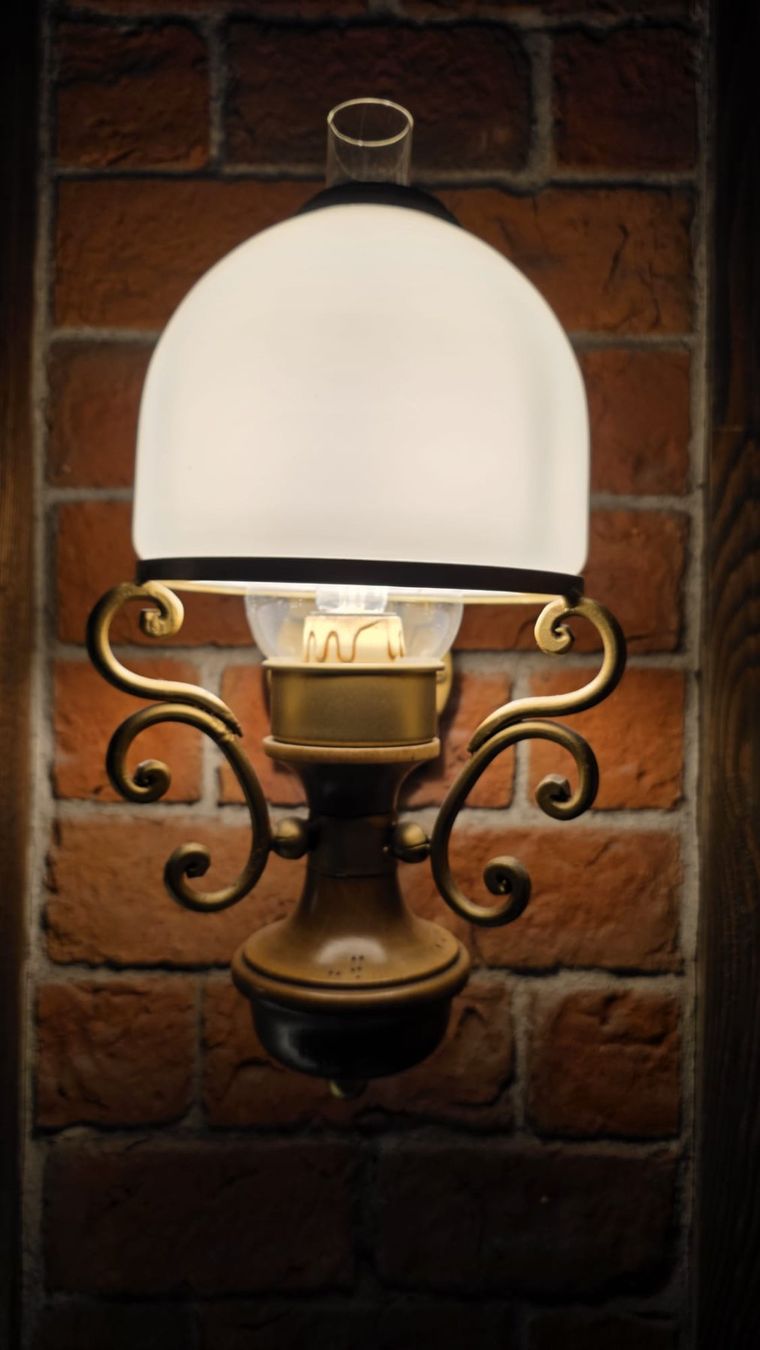 Lampade: *****Antike Wandlampen***** – Usato da Giswil venduto da Zumdesign 2