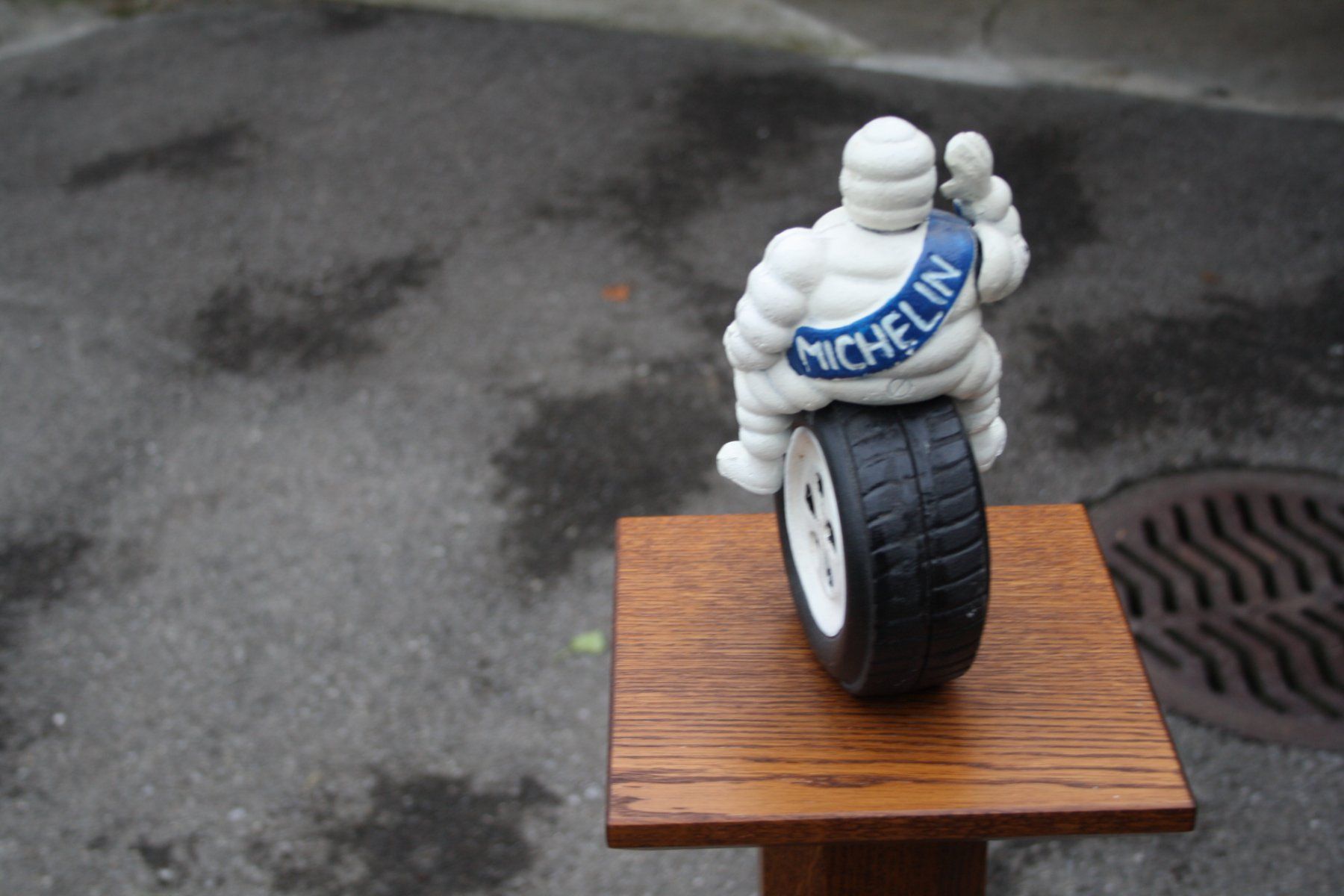 Michelin Statuette: MICHELIN MANN BIBENDUM EISEN – Usato da Wauwil venduto da Pneuedy 2