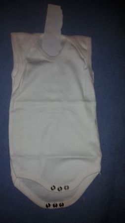 2 Body ohne Arme gr 74/80