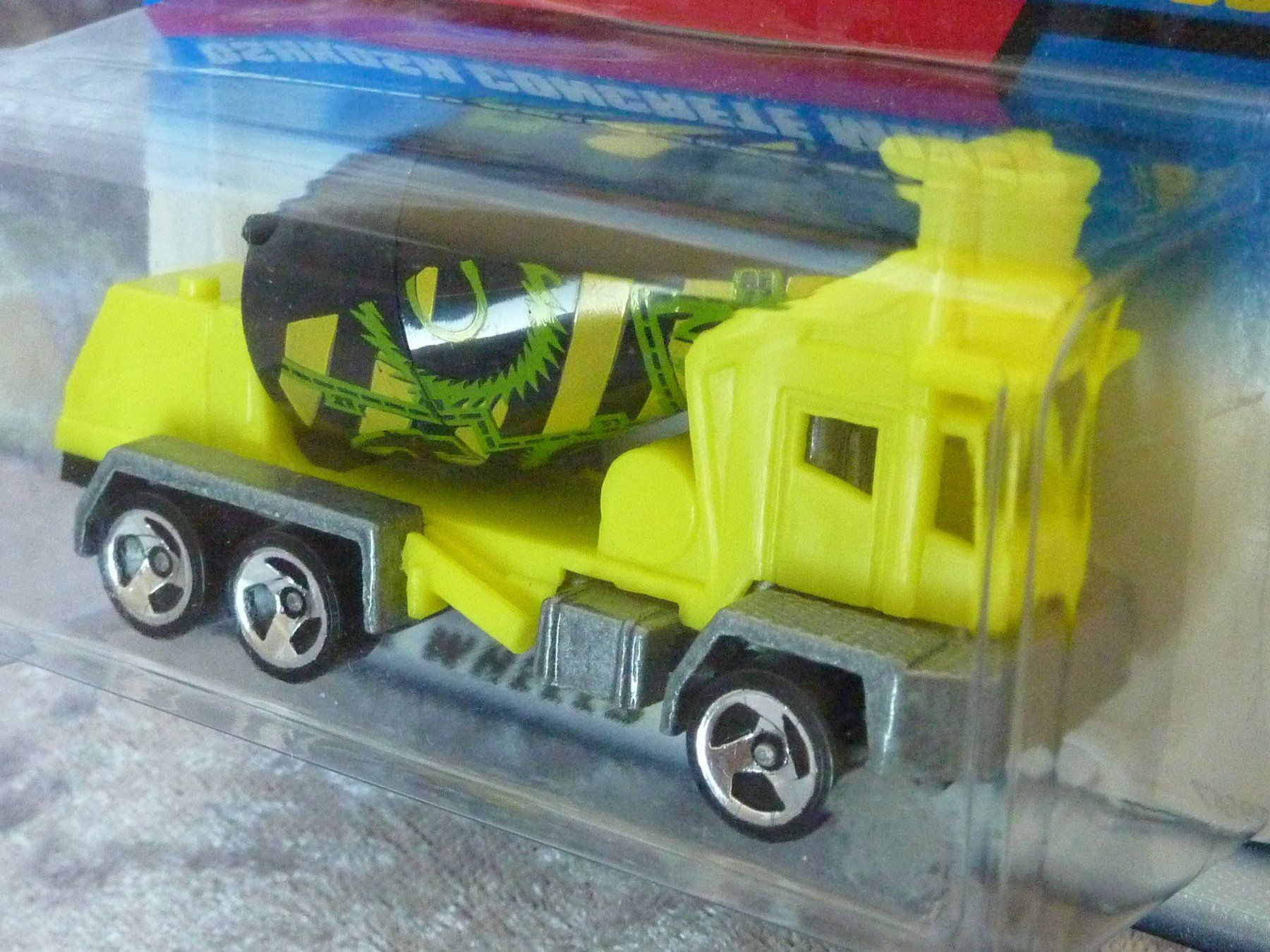 Hot Wheels Modellautos: Oshkosh Concrette Mixer  1:64 – Neu und originalverpackt aus Dürrenäsch von Cobra1ch 2