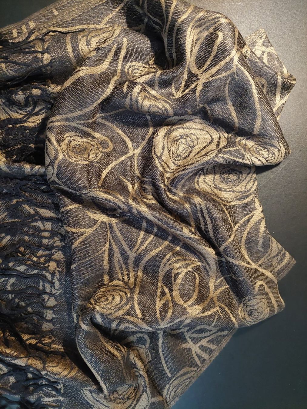 Foulard & Sciarpe: Schal mit schönem Blumenmuster | neuwertig – Usato da Witterswil venduto da AnetteK 1