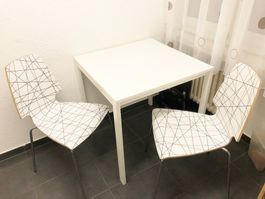 Tisch 75 x 75  cm mit 2 Vilmartiühle