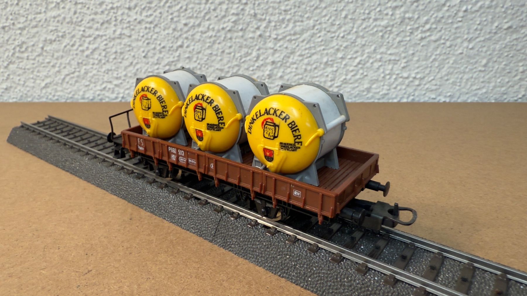 Lima Modellini di ferrovie: Lima H0 Bierwagen mit Dinkelacker Bier Fässer H0 / DC – Usato da Schlieren venduto da rat_lq6b 7