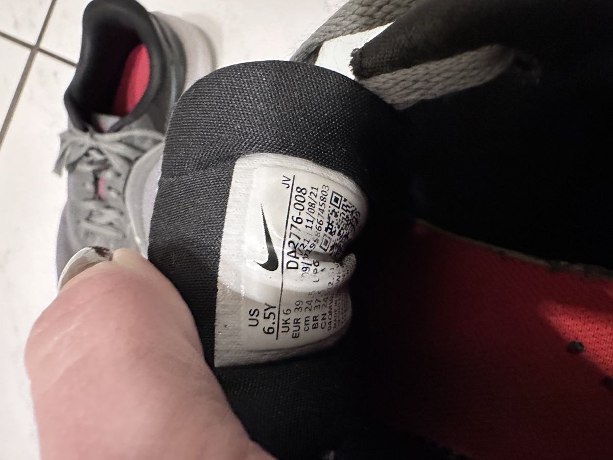 Nike Herrenschuhe: Nike Sportschuhe Grösse 39 – Gebraucht aus Grenchen von alain77 2