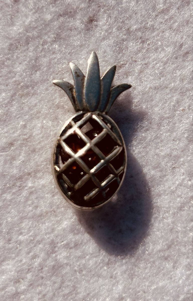 Pendentifs: Pendentif ananas  – Neuf (Voir description) à Suscévaz par ade_t8x2