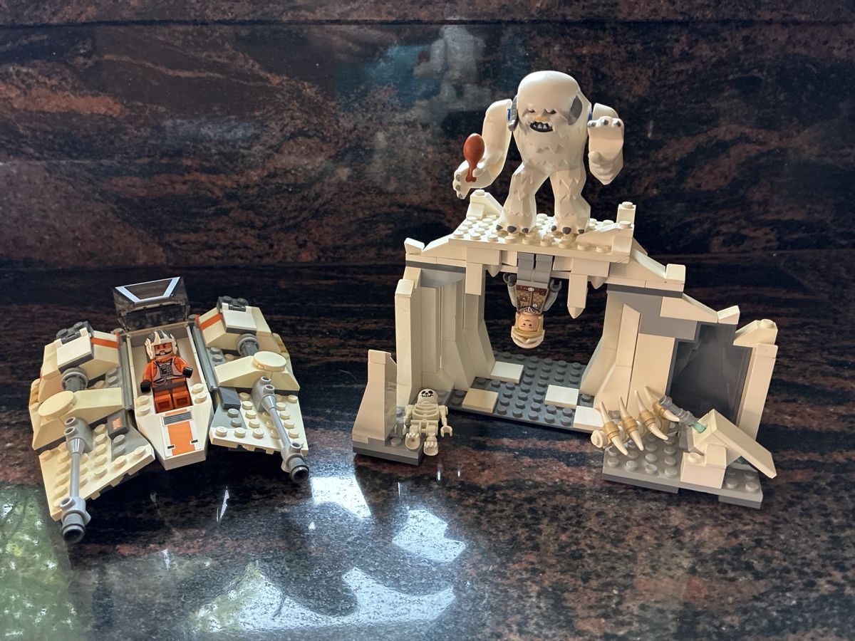 Lego Giocattoli: Lego Star Wars 8089 Hoth Wampa Cave – Usato da sargans venduto da Angamar