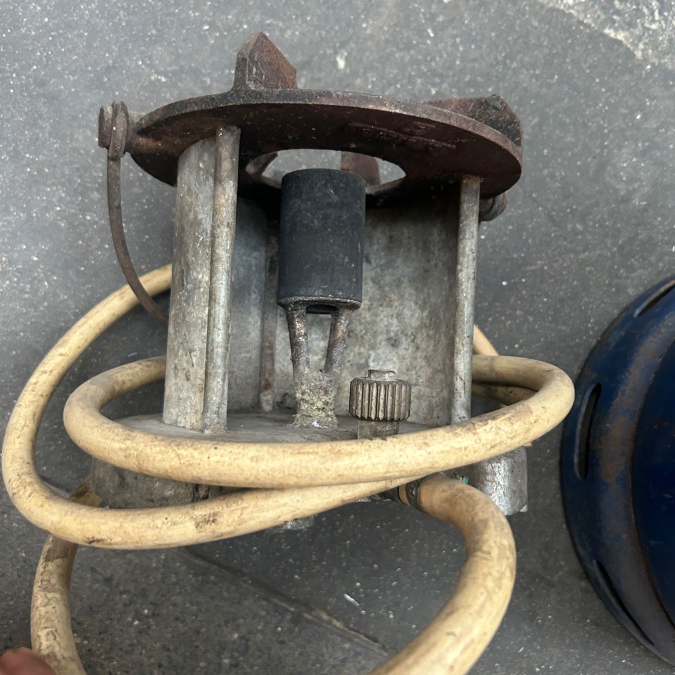 Apparecchiature e tecnologia a gas: Gasbrenner Röscho mit leerer Gasflasche – Usato da Untersiggenthal venduto da sinamoll 3