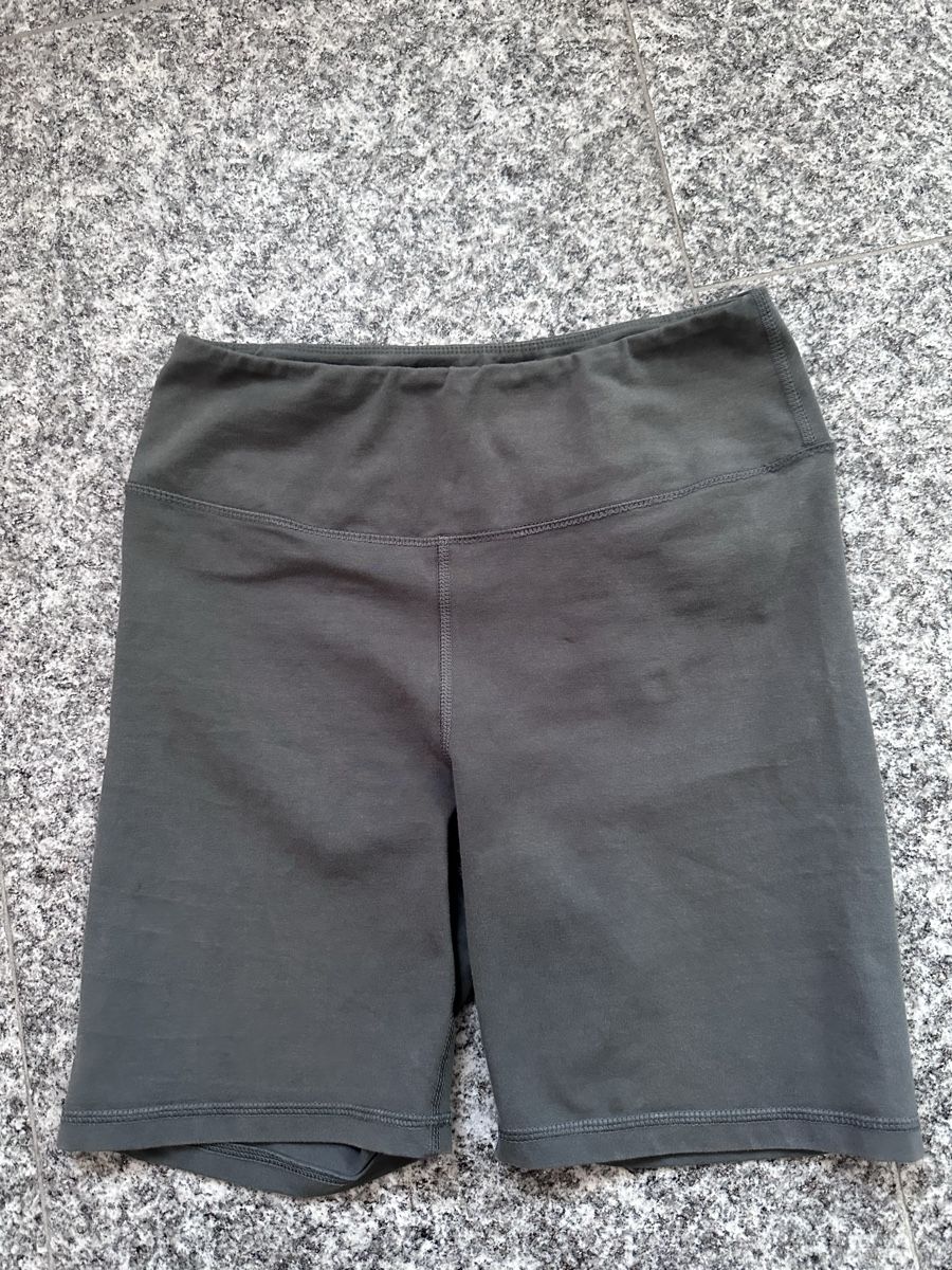 Pantaloni: Mate yoga shorts M – Usato da Bellinzona venduto da Samirablank 2